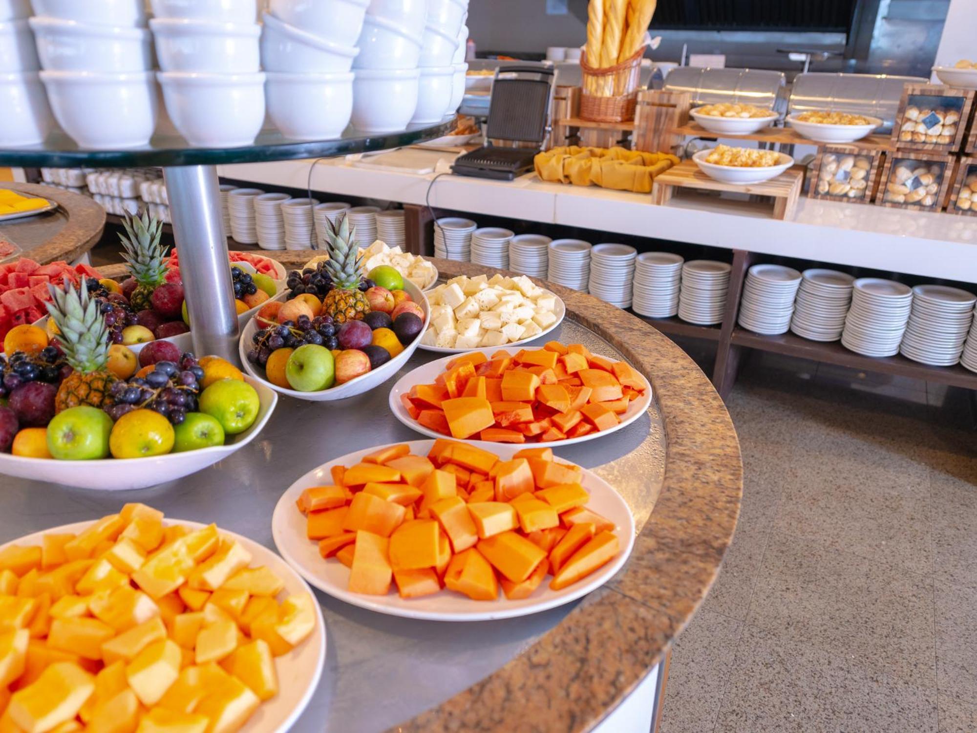 Ocean Palace All Inclusive Premium Natal Kültér fotó Fruit at a buffet